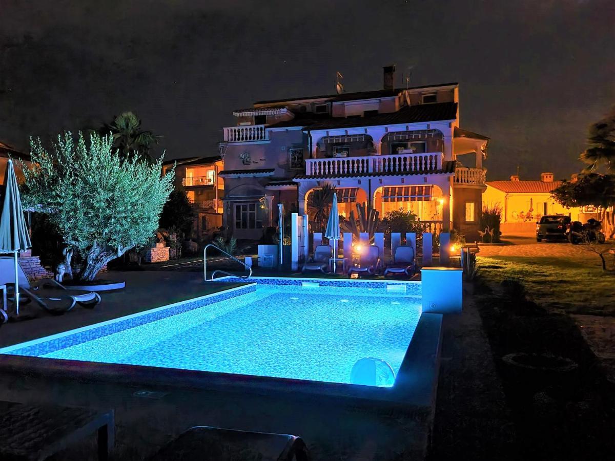 Apartment Villa Engel With Pool Porec Exterior photo