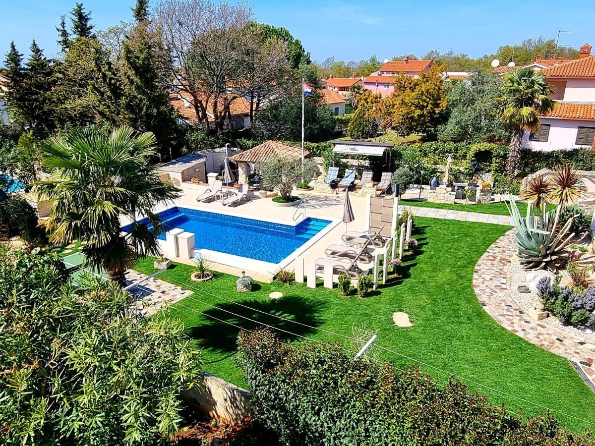 Apartment Villa Engel With Pool Porec Exterior photo
